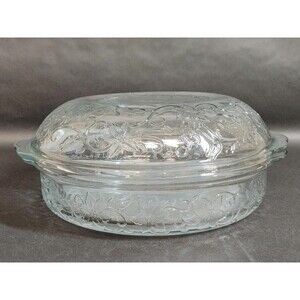 Princess House Fantasia Round 2-Qt. Crystal Baker with Lid, Beautiful Condition.